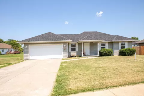 Exterior - 785 W Apache St, Republic, MO 65738 photo 4 of 4