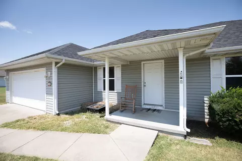 Exterior - 785 W Apache St, Republic, MO 65738 photo 2 of 4