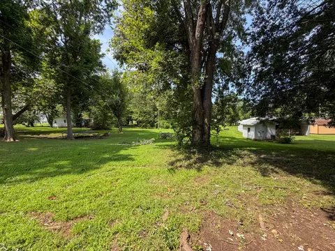 Exterior - 523 S Elm St, Marshfield, MO 65706 photo 7 of 8