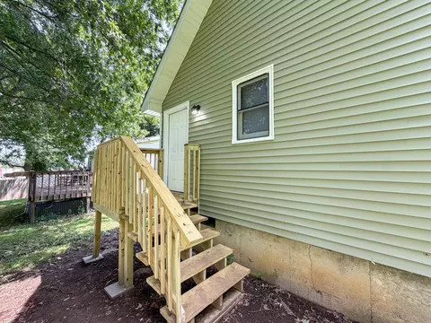 Exterior - 523 S Elm St, Marshfield, MO 65706 photo 5 of 8