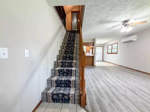 Entry Way - 523 S Elm St, Marshfield, MO 65706 photo 1 of 4