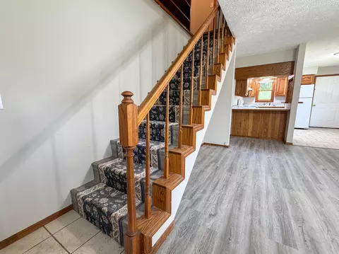 Entry Way - 523 S Elm St, Marshfield, MO 65706 photo 2 of 4