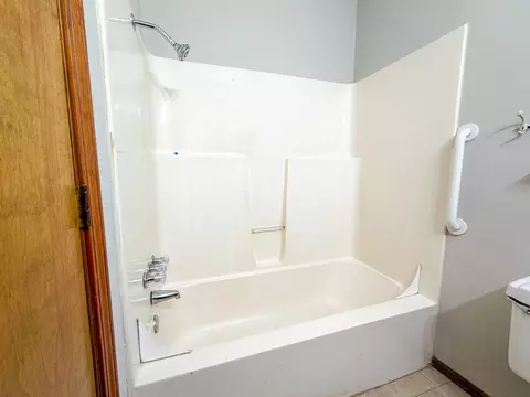 Bath - 523 S Elm St, Marshfield, MO 65706 photo 1 of 2