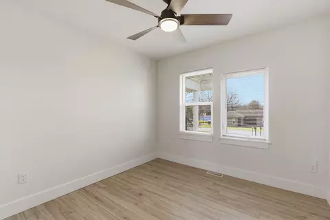 Bedroom - 1255 E Bonaire Dr, Springfield, MO 65803 photo 4 of 5
