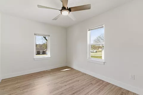 Bedroom - 1255 E Bonaire Dr, Springfield, MO 65803 photo 5 of 5