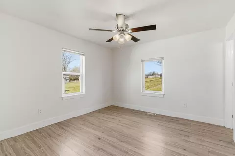Bedroom - 1255 E Bonaire Dr, Springfield, MO 65803 photo 2 of 5