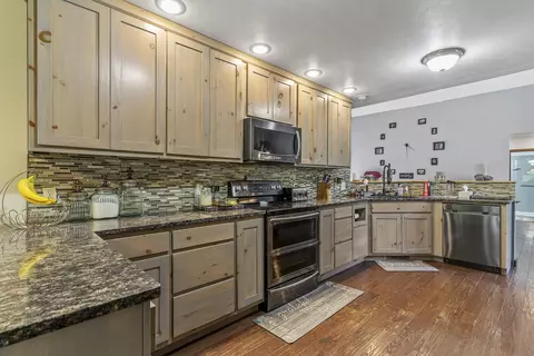 Kitchen - 45 Stone Ridge Ct, Strafford, MO 65757 photo 3 of 4