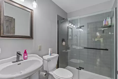 Bath - 45 Stone Ridge Ct, Strafford, MO 65757 photo 4 of 5
