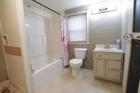 Bath - 3627 County Road 542, Ava, MO 65608 photo 1 of 1