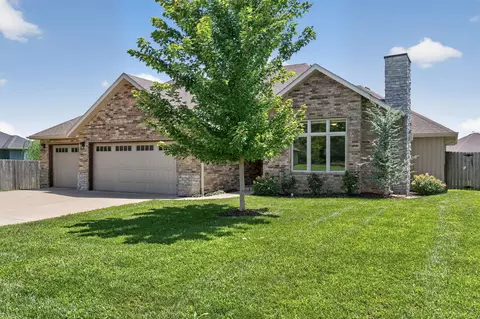 Exterior - 5746 E Park Pl, Strafford, MO 65757 photo 2 of 6