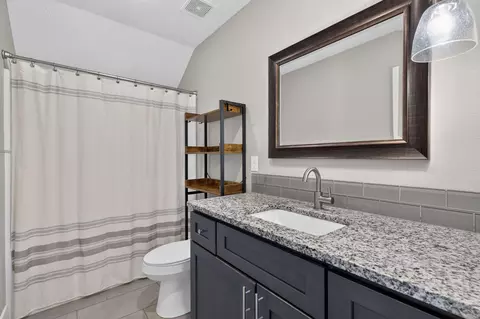 Bath - 5746 E Park Pl, Strafford, MO 65757 photo 3 of 3
