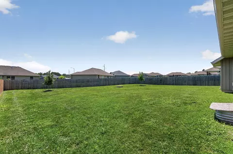 Exterior - 5746 E Park Pl, Strafford, MO 65757 photo 3 of 6