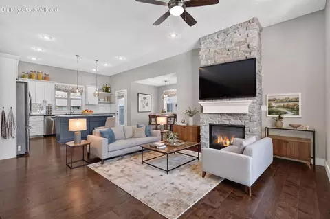 Living - 5746 E Park Pl, Strafford, MO 65757 photo 2 of 3