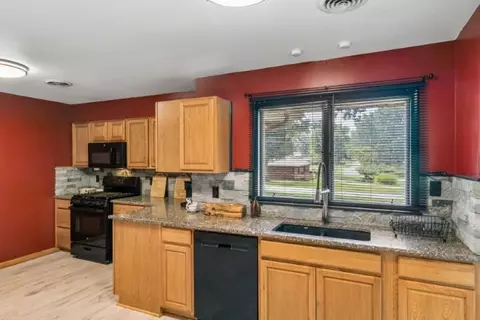 Kitchen - 301 E Walnut St, Aurora, MO 65605 photo 1 of 3
