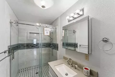 Bath - 301 E Walnut St, Aurora, MO 65605 photo 2 of 4