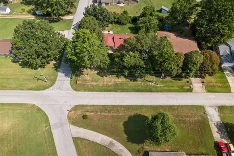 View/Area - 301 E Walnut St, Aurora, MO 65605 photo 2 of 2
