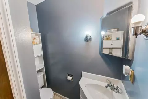 Bath - 301 E Walnut St, Aurora, MO 65605 photo 4 of 4