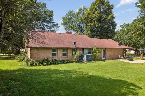 Exterior - 301 E Walnut St, Aurora, MO 65605 photo 5 of 5
