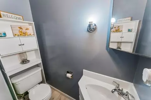 Bath - 301 E Walnut St, Aurora, MO 65605 photo 3 of 4