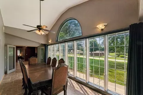 Dining - 301 E Walnut St, Aurora, MO 65605 photo 2 of 2