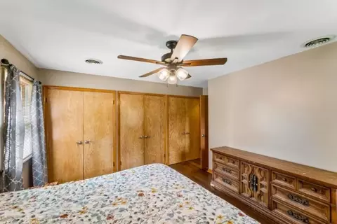 Bedroom - 301 E Walnut St, Aurora, MO 65605 photo 2 of 4