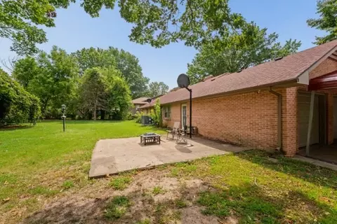 Exterior - 301 E Walnut St, Aurora, MO 65605 photo 4 of 5