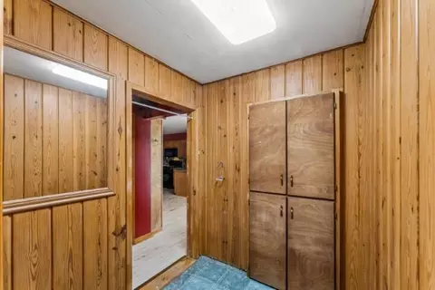 Entry Way - 301 E Walnut St, Aurora, MO 65605 photo 4 of 4