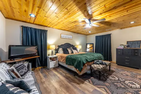 Bedroom - 110 S County Road 243, Couch, MO 65690 photo 3 of 14