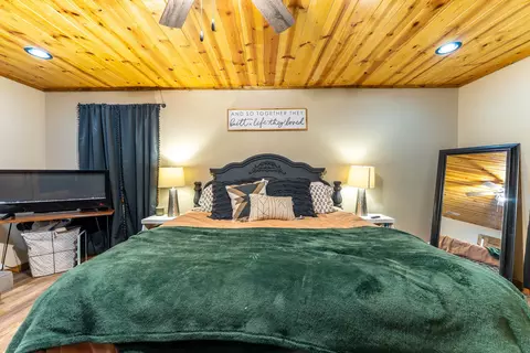Bedroom - 110 S County Road 243, Couch, MO 65690 photo 4 of 14