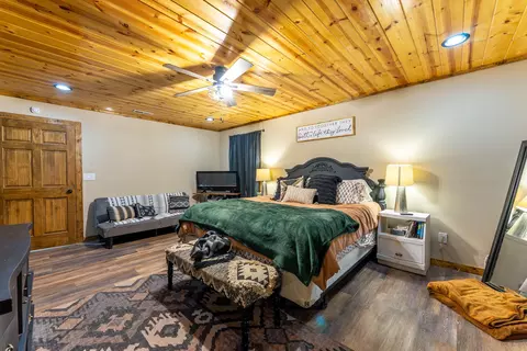 Bedroom - 110 S County Road 243, Couch, MO 65690 photo 5 of 14