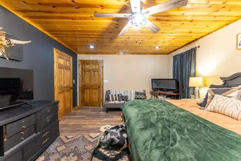 Bedroom - 110 S County Road 243, Couch, MO 65690 photo 6 of 14