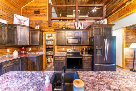 Kitchen - 110 S County Road 243, Couch, MO 65690 photo 3 of 3