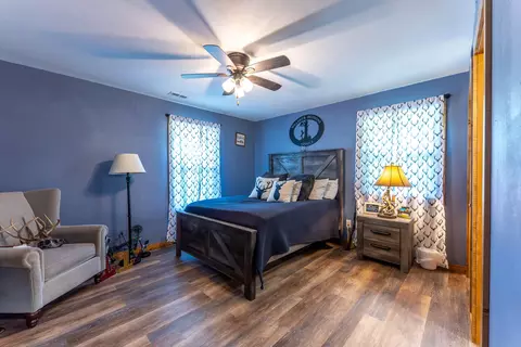 Bedroom - 110 S County Road 243, Couch, MO 65690 photo 10 of 14