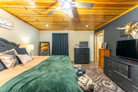 Bedroom - 110 S County Road 243, Couch, MO 65690 photo 7 of 14