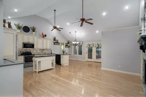 Entry Way - 345 E Lafayette St, Springfield, MO 65810 photo 1 of 2