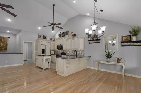 Entry Way - 345 E Lafayette St, Springfield, MO 65810 photo 2 of 2