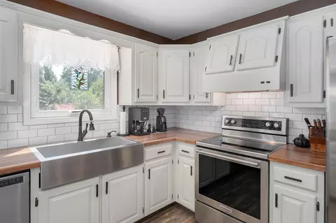 Kitchen - 970 E State Highway Ww, Springfield, MO 65803 photo 2 of 4