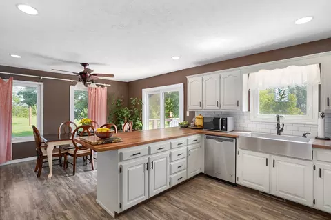 Kitchen - 970 E State Highway Ww, Springfield, MO 65803 photo 3 of 4