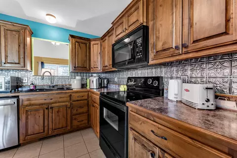 Kitchen - 512 Rice St, Clever, MO 65631 photo 3 of 3