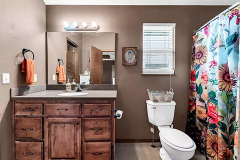 Bath - 512 Rice St, Clever, MO 65631 photo 2 of 3