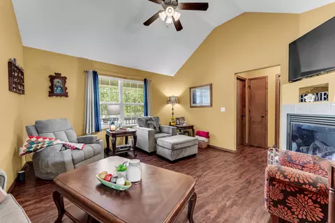 Living - 512 Rice St, Clever, MO 65631 photo 2 of 3