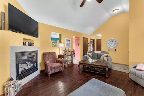 Living - 512 Rice St, Clever, MO 65631 photo 1 of 3