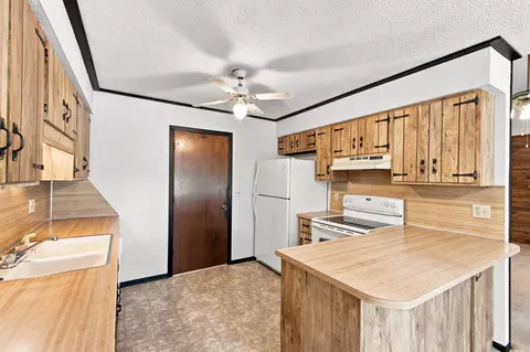 Kitchen - 2013 S Grant Ave, Springfield, MO 65807 photo 2 of 3