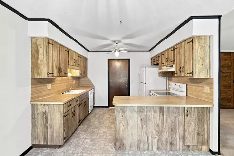 Kitchen - 2013 S Grant Ave, Springfield, MO 65807 photo 1 of 3