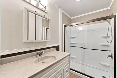 Bath - 2013 S Grant Ave, Springfield, MO 65807 photo 2 of 2