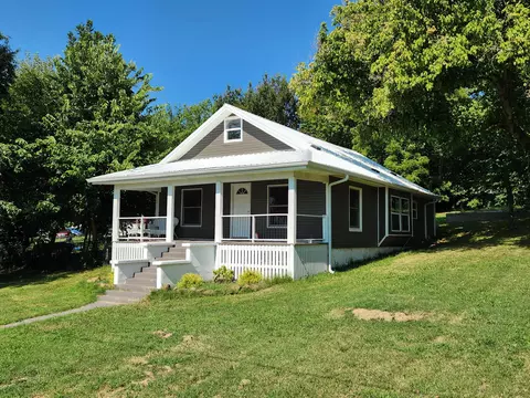 106 Mountain St, Cassville, MO 65625