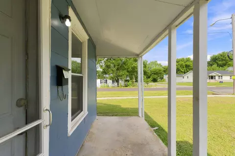 Exterior - 2424 W Elm St, Springfield, MO 65806 photo 3 of 8