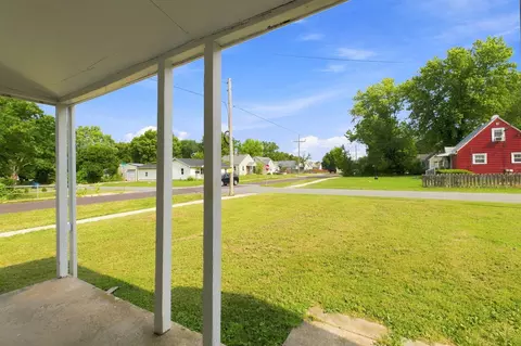 Exterior - 2424 W Elm St, Springfield, MO 65806 photo 4 of 8
