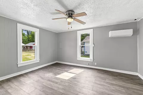 Living - 2424 W Elm St, Springfield, MO 65806 photo 4 of 4