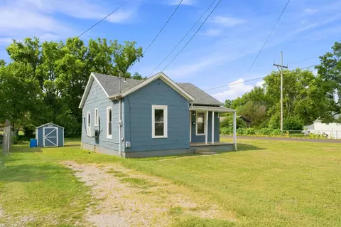 Exterior - 2424 W Elm St, Springfield, MO 65806 photo 2 of 8